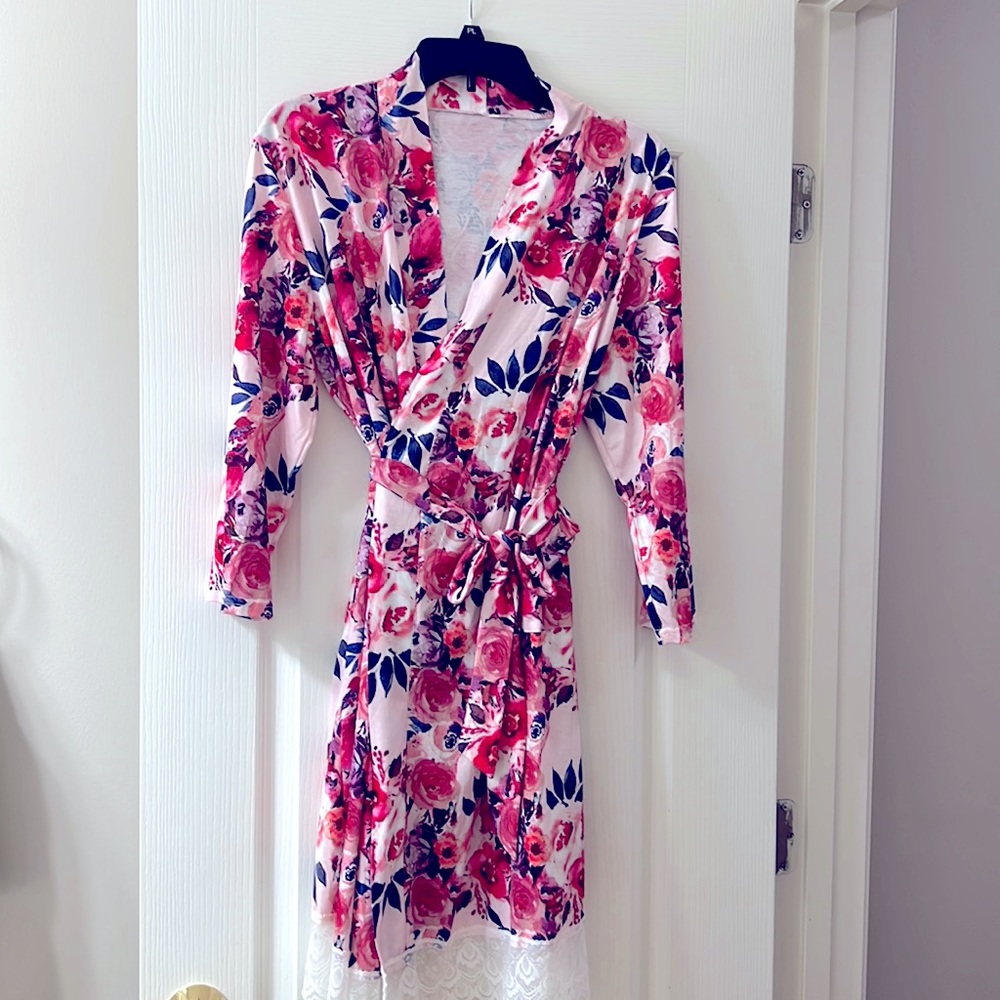 Floral Lacy Lightweight Robe with Tie & Pockets